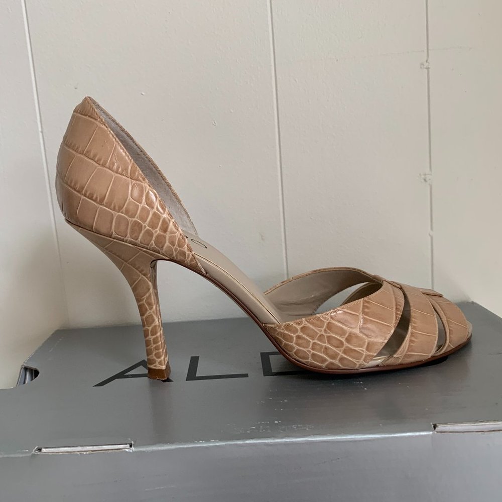 Nude Faux Crocodile Leather Heels size 38